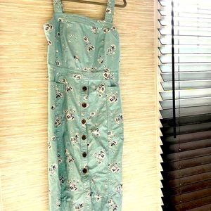 Gap floral size 4 dress. Vintage look. Side Pockets. Button bottom.